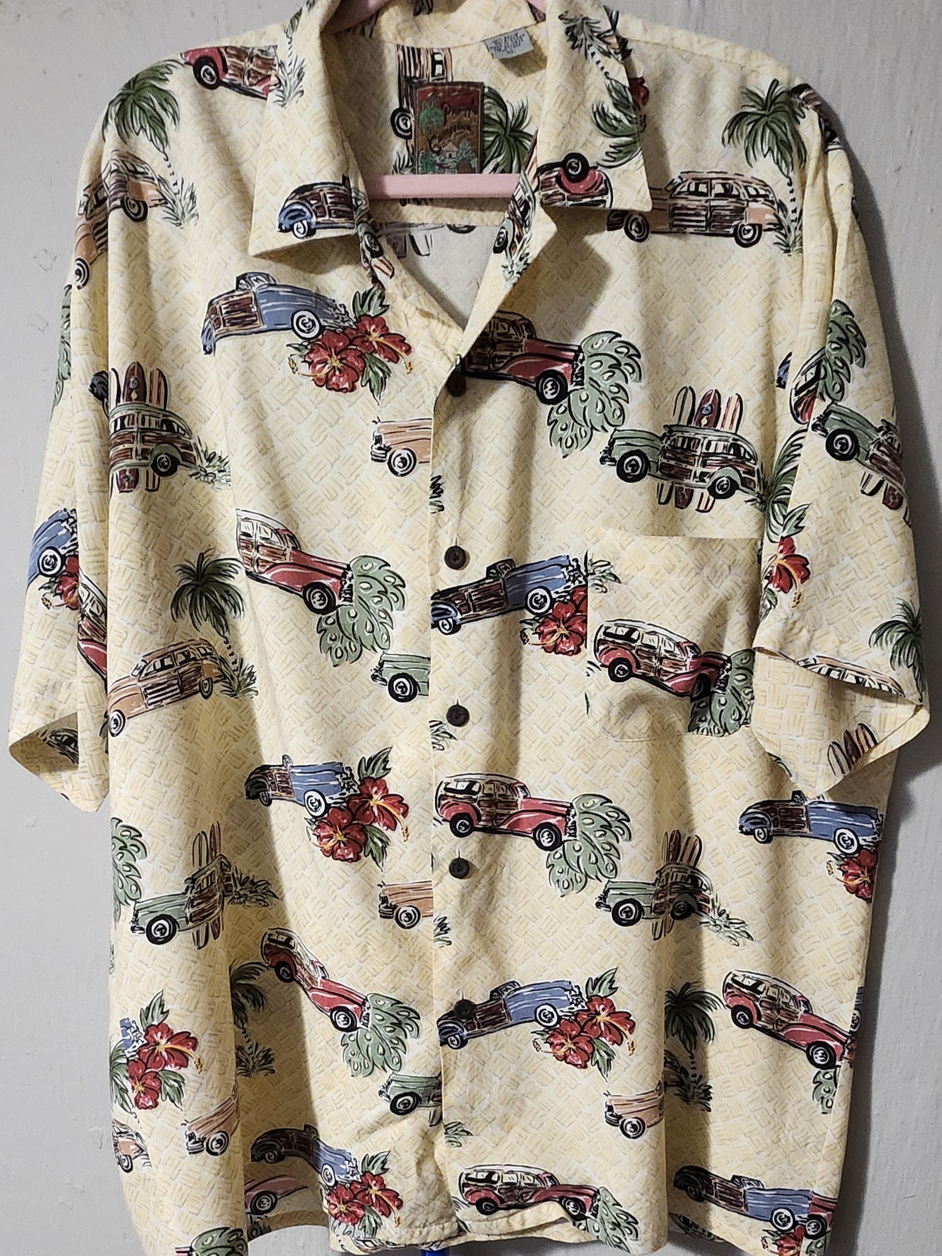 Vintage-Inspired Cream Hawaiian Car/Surf Boards Print Short Sleeve Shirt